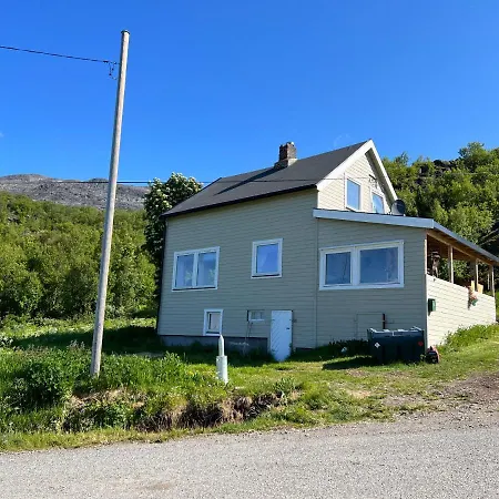 Holiday home Bestefarhuset *
