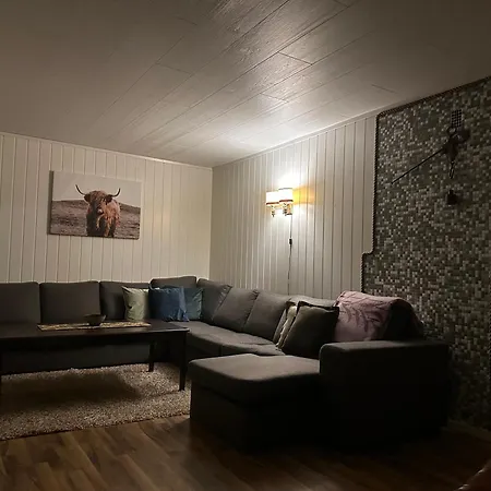 Holiday home Bestefarhuset Hakkstabben